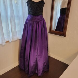Escada Couture Strapless Black Beaded Velvet Purple Silk Formal Ballgown Sz 4